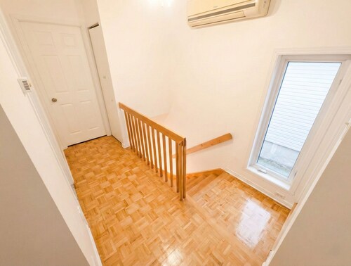 Spacious 2BR | FREE Parking + 1.5 Bath | Near YUL