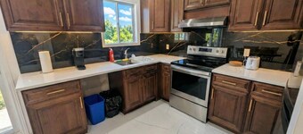 Spacious 2BR | FREE Parking + 1.5 Bath | Near YUL