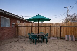 Outdoor dining - Payne Place 1 (Las Cruces)