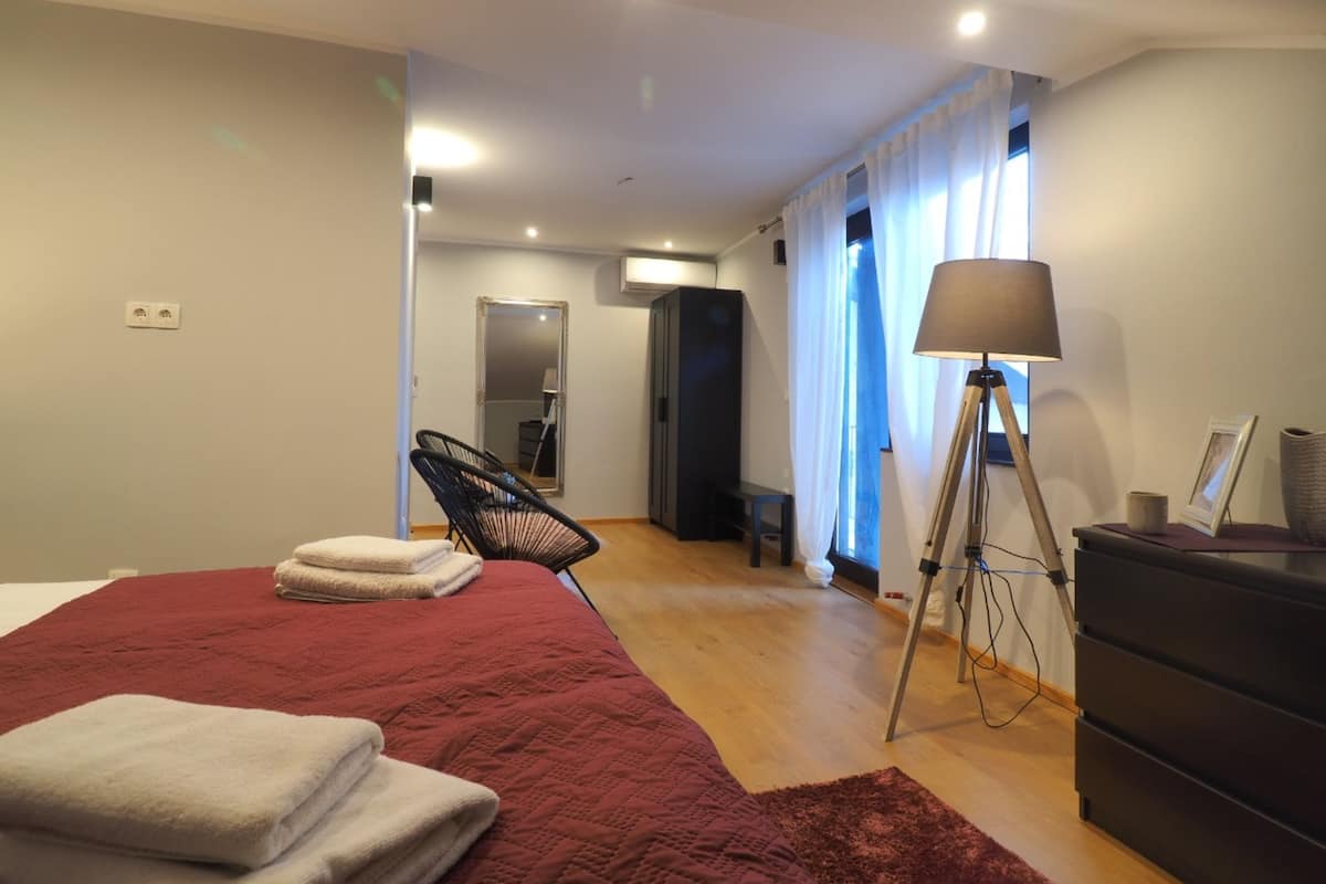 Double Room (Economy Double Room with Shared Bathr)