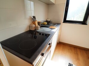 Apartment (Two Bedroom Apartment with Balcony an) | Private kitchen | Fridge - Apartments & Rooms Latin (Plaski)