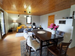 Apartment (Two Bedroom Apartment with Balcony an) | Living room | 32-inch flat-screen TV with cable channels - Apartments & Rooms Latin (Plaski)