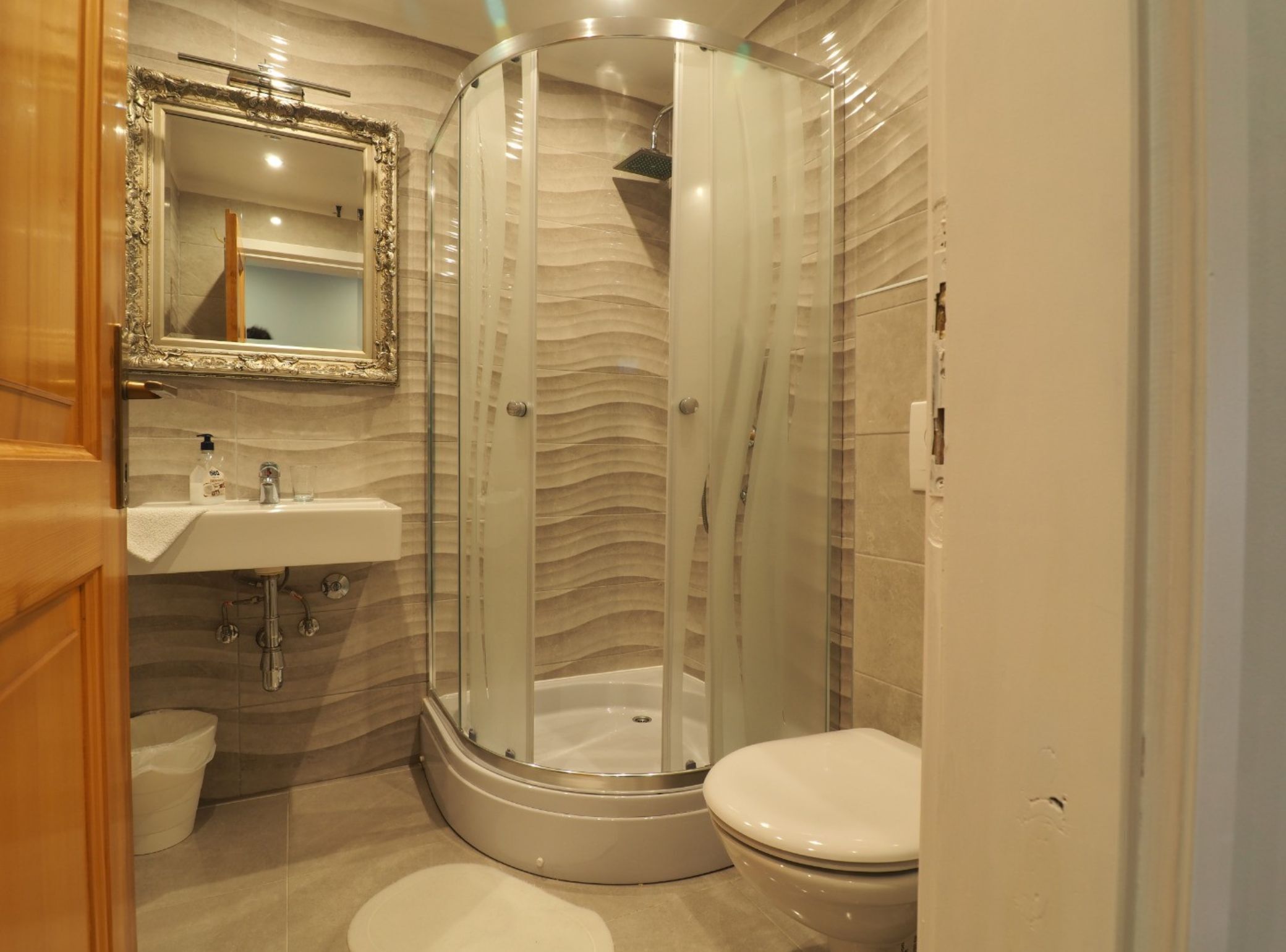 Shower, towels