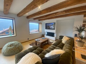 Télévision, cheminée