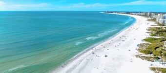 Charming 2-bedroom house with AC in sunny Sarasota closet to Siesta Key.3711