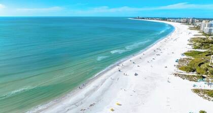 Charming 2-bedroom house with AC in sunny Sarasota closet to Siesta Key.3711