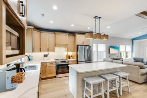 Fridge, microwave, stovetop, dishwasher - Beautiful Home | Short Walk To The Beach | Pool (Oak Island)