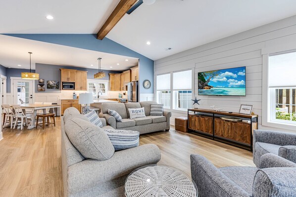 Smart TV - Beautiful Home | Short Walk To The Beach | Pool (Oak Island)