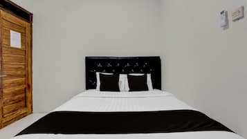 Standard Double Room | Free WiFi, bed sheets