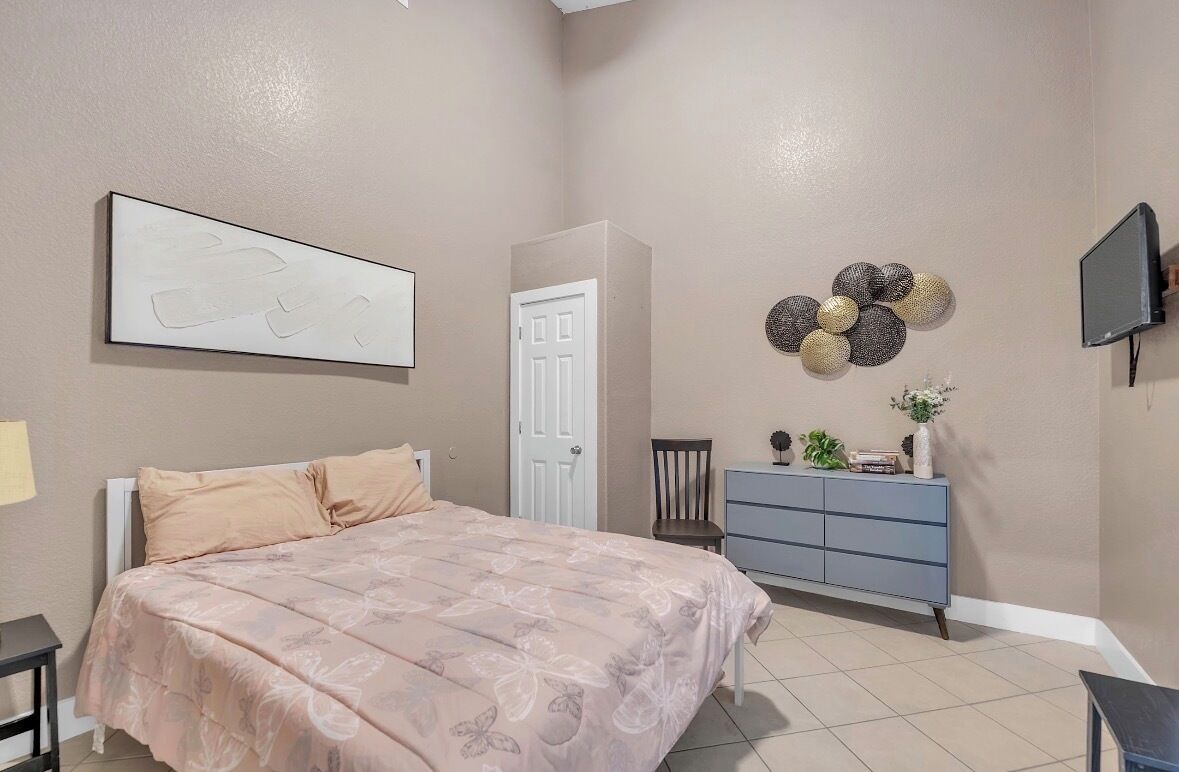 Iron/ironing board, internet, bed sheets