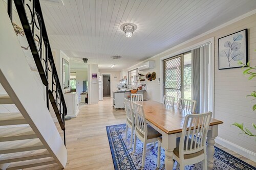 COUNTRY ESCAPE ON THE BEAUTIFUL MCDONALD RIVER. 