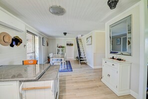 Interior - COUNTRY ESCAPE ON THE BEAUTIFUL MCDONALD RIVER.  (Bendemeer)