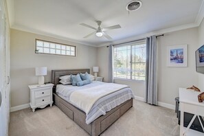 Room - Country escape on the beautiful McDonald River. (Bendemeer)