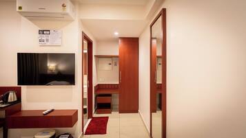 Superior-sviitti, parveke | Työpöytä, kannettavalle tietokoneelle sopiva työtila, ilmainen Wi-Fi