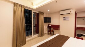 Deluxe Double Room, Balcony | Desk, laptop workspace, free WiFi - AS Suites (Kanayannur)