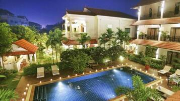 Indoor pool, open 8:00 AM to 9:00 PM, free cabanas, pool umbrellas