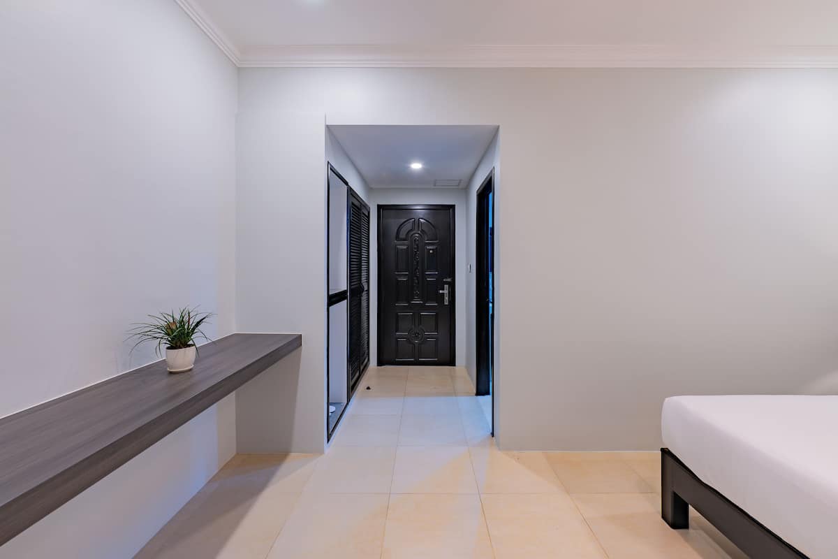 Standard Room, Garden View | In-room safe, soundproofing, iron/ironing board, free WiFi