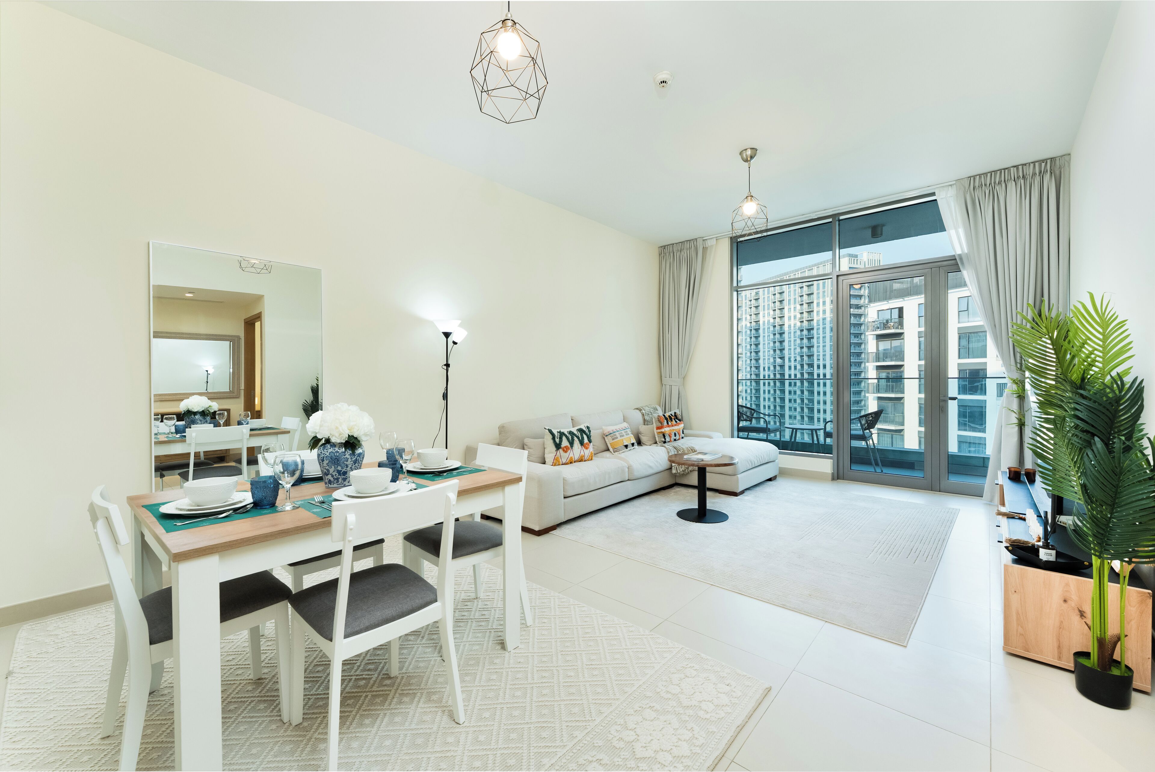 Exclusive Apartment, 1 Bedroom, Air conditioning, City View | Living area | 35-inch Smart TV with digital channels