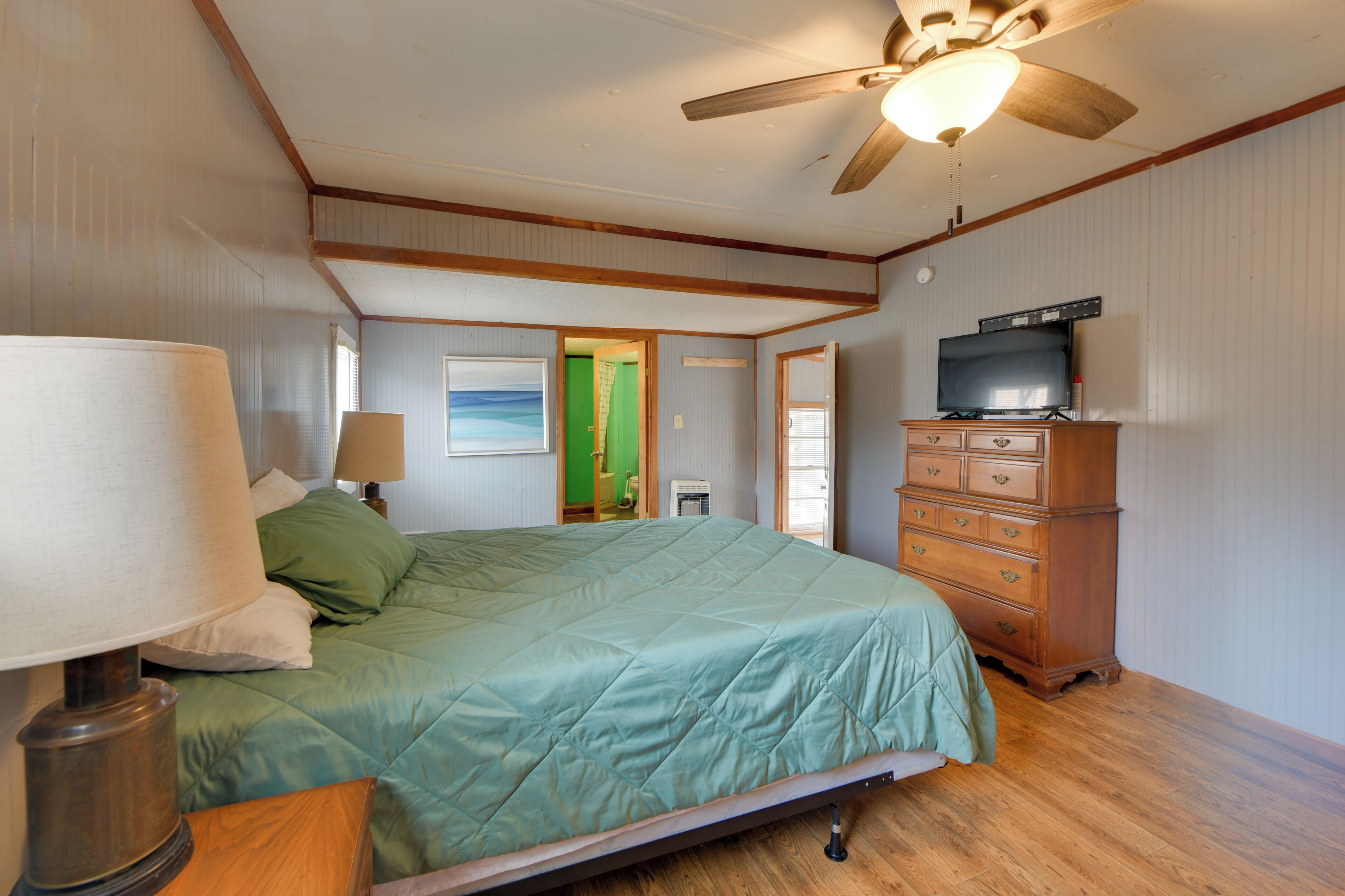 3 bedrooms, iron/ironing board, Internet, bed sheets