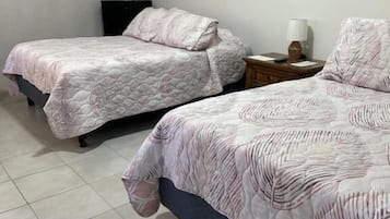 Laptopgeeigneter Arbeitsplatz, Bügeleisen/Bügelbrett, kostenloses WLAN