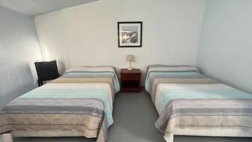 Laptop workspace, iron/ironing board, free WiFi