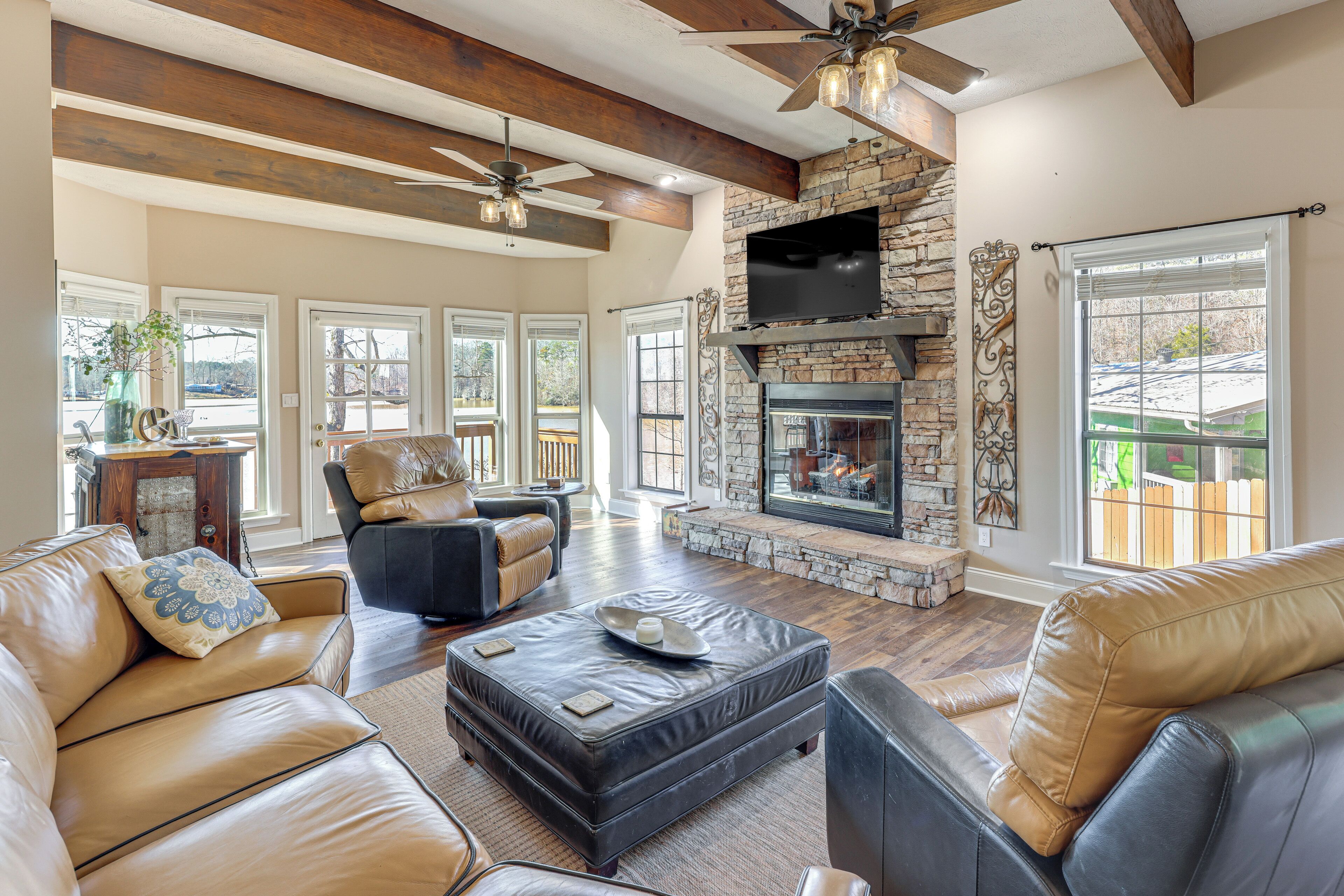 TV, fireplace