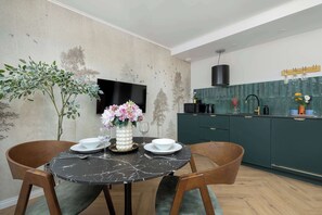 Dining - Dyrekcyjna 10 Katowice | Elegant Studio | Near Spodek Arena (Katowice)