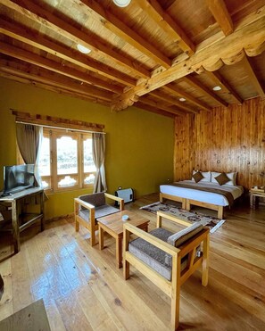 Executive Suite, Balcony, Mountain View | Bahagian dalam