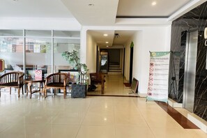 Reception - Hotel O near Mall Panakukkang formerly (Makassar)