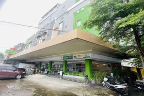 Exterior - Hotel O near Mall Panakukkang formerly (Makassar)
