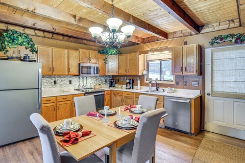 Poconos Retreat in The Hideout Lake Community!