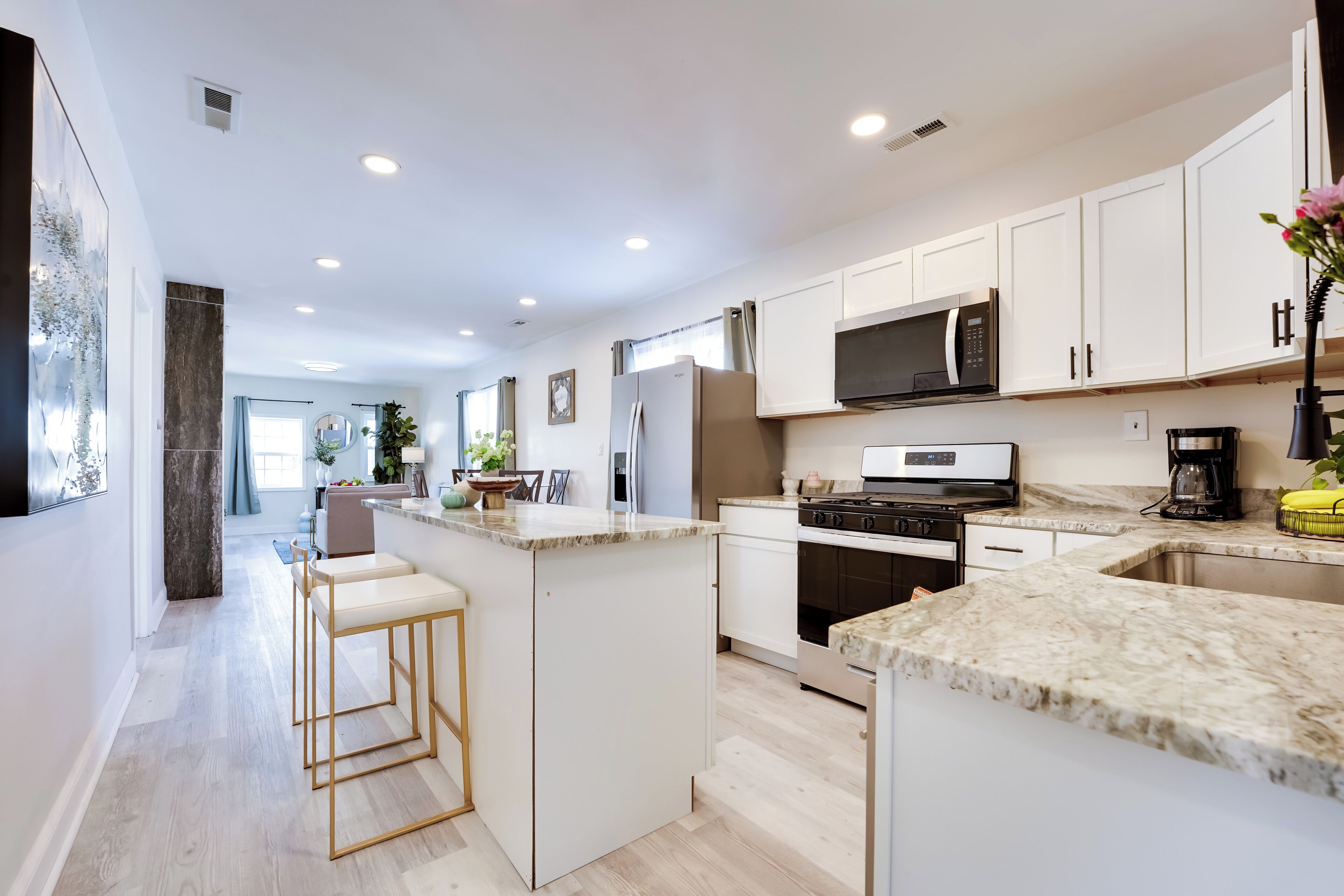 Fridge, microwave, stovetop, dishwasher