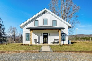Exterior - Peaceful Farmhouse Retreat 6 Mi to Virginia Tech! (Blacksburg)