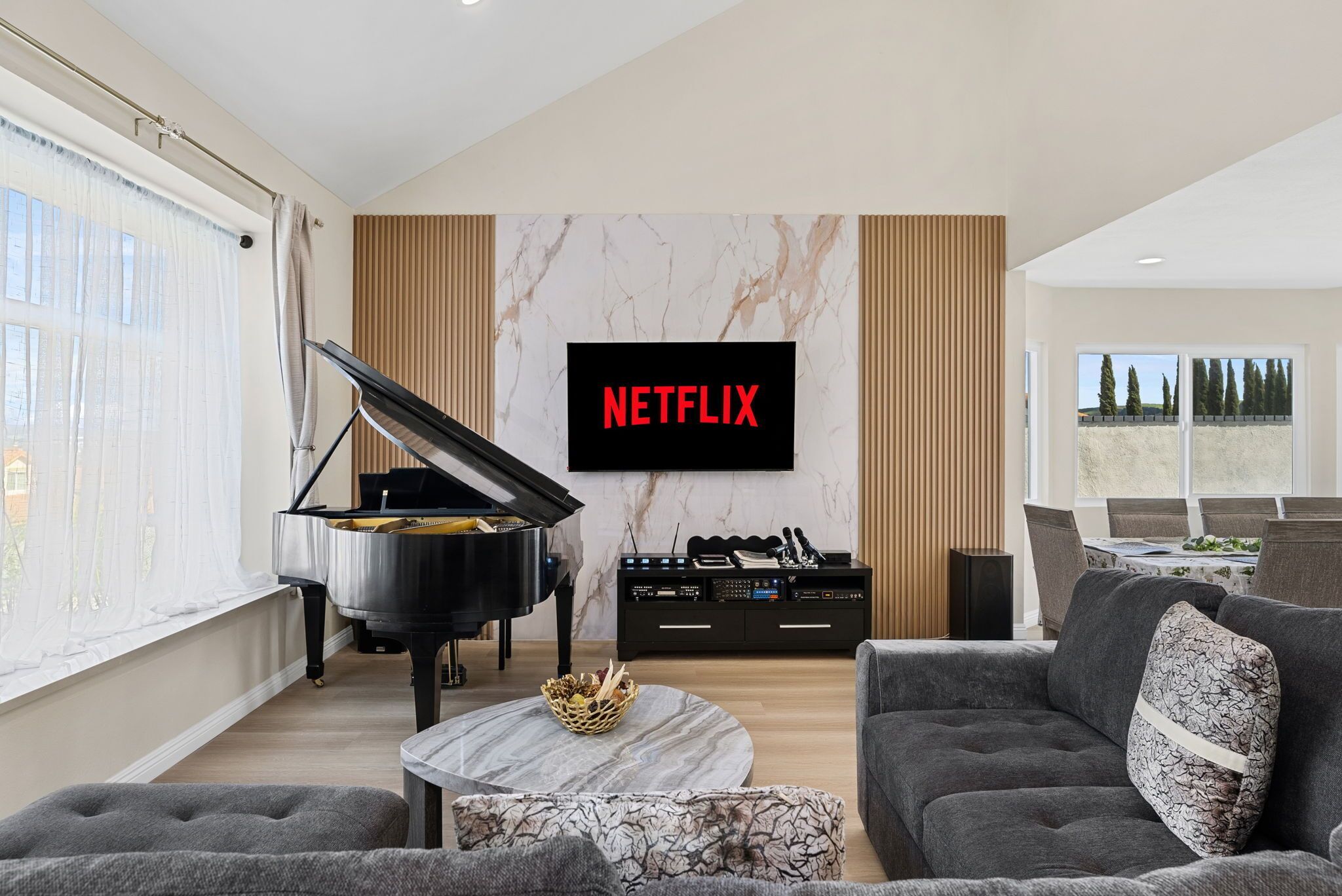 Smart TV y futbolito 