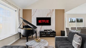 Smart TV y futbolito