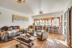 TV - 1 Blk to Main St! Crystal Connection Montrose Home (Montrose)