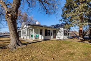 Exterior - 1 Blk to Main St! Crystal Connection Montrose Home (Montrose)