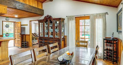 Private Sauna & Mtn-View Deck! Kern County Home