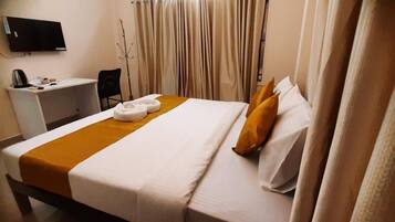 Desk, laptop workspace, free WiFi