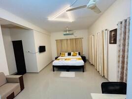 Escritorio, espacio para trabajar con un portátil, wifi gratis