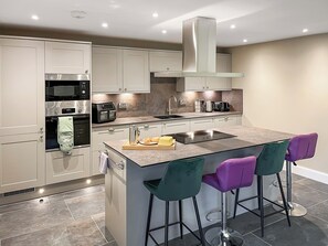 Diskmaskin och barnstol