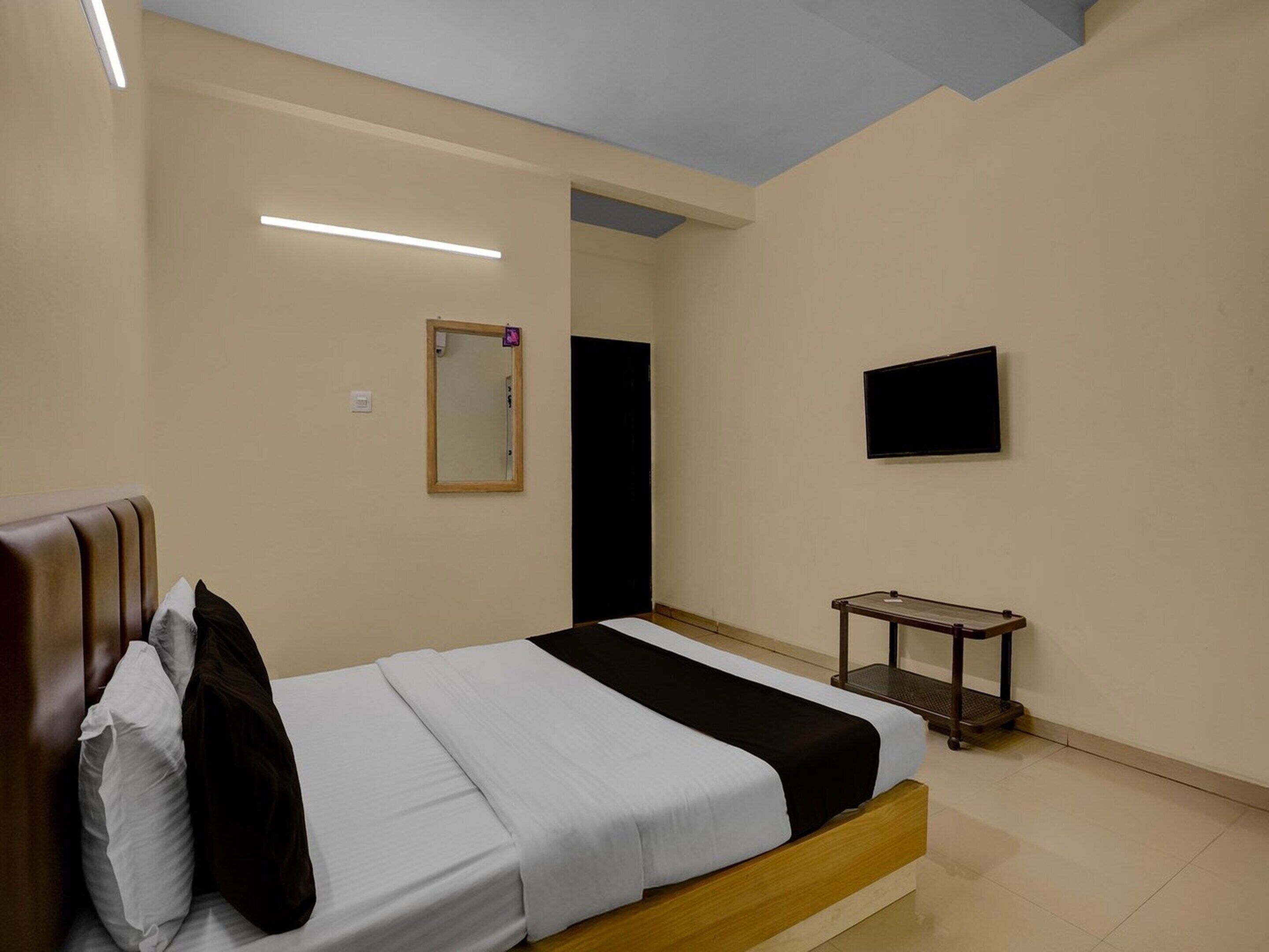 1 bedroom, iron/ironing board