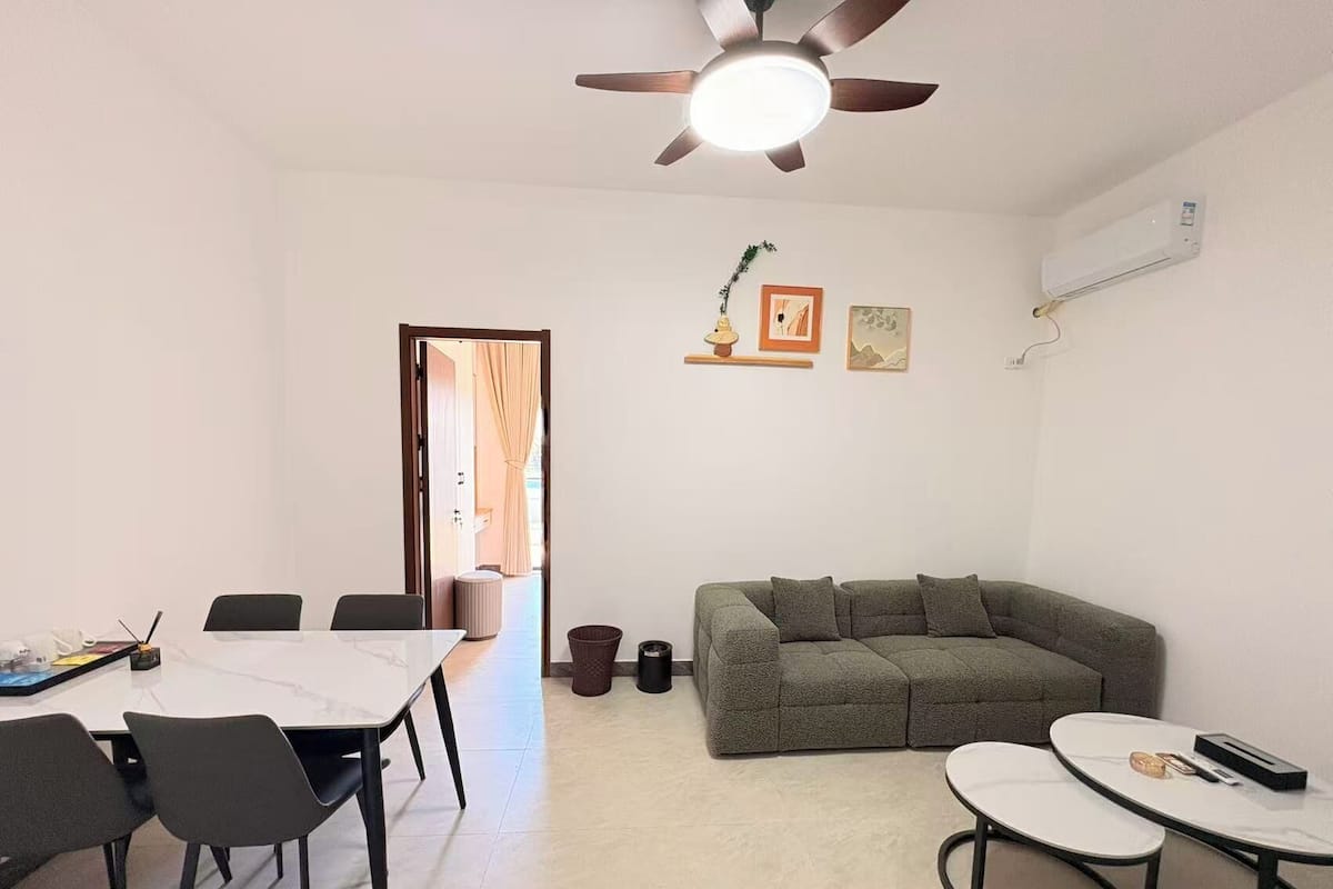 Suíte conforto, vista para a cidade | Parte interna