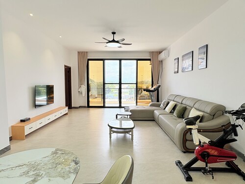 Xiaos Henderson Hotel