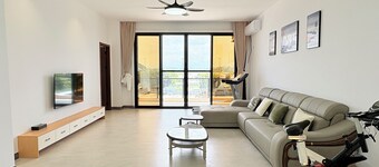 Xiaos Henderson Hotel