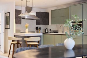 Fridge, microwave, oven, stovetop - The Deptford Garden House (London)