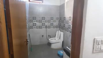 Firemannsrom – familie, balkong | Bad | Badekar, håndklær, såpe og sjampo