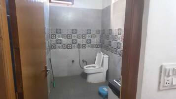 Tina, toallas, jabón, shampoo