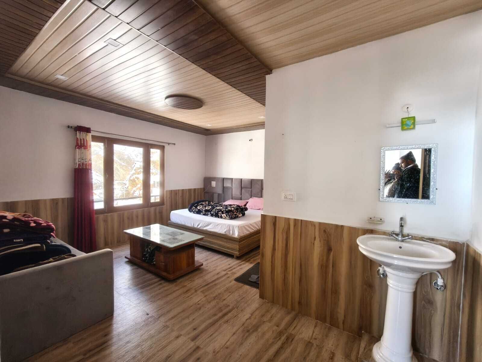 Deluxe Room, Balcony, Hill View | Free WiFi