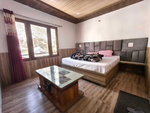 Basic Double Room, Balcony, Hill View | Free WiFi - Reebah Inn & Suites (Beef)